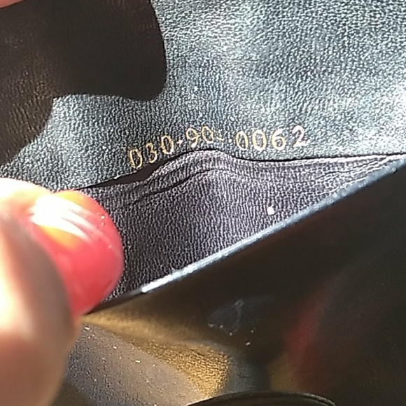 GUCCI ~WALLET - Picture 2 of 10